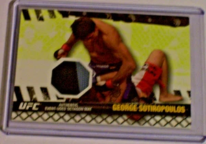 Alfombra de lucha Topps UFC Series 4 2010 reliquia George Sotiropoulos UFC 106 negro gris - Imagen 1 de 1