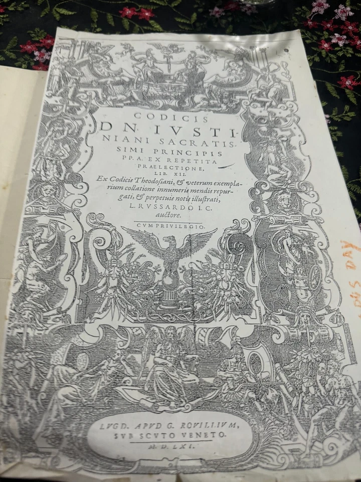  CODICIS DN IVSTINIANI SACRATISSIMI PRINCIPIS - HISTORIC ANTIQUE BOOK  - Image 1 of 1