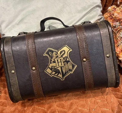 Harry Potter: Mini Hogwarts School Trunk, 10”, New, never used - Image 1 of 4