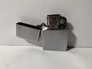 Zippo Classic Satin Chrome Vintage Lighter 2006 (6 06) - Picture 1 of 7