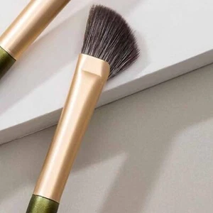 Half Fan Shape Nose Shadow Brush Angled Makeup Brush Soft Bristles Nose Contour - Picture 1 of 18