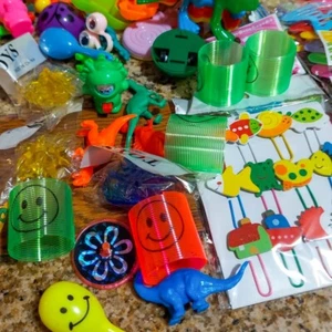 200 pcs Treasure Box Prizes for Classroom Bulk Toys Kids Birthday Party Favors - Picture 1 of 8
