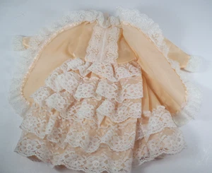 Vestido melocotón satinado con encaje para muñeca bebé de 12 a 13 pulgadas - Imagen 1 de 7