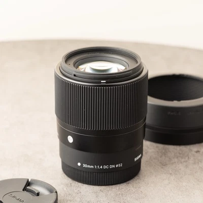 Lente contemporánea Sigma 30 mm f/1,4 DC DN (Canon EF-M) Foto 1 de 2