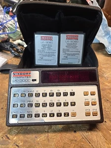 Vintage Nixdorf LK-3000 Taschencomputer mit Gehäuse, Englisch zu Deutsch & Französisch Cartrid. - Bild 1 von 24