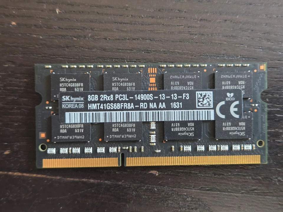 Memoria RAM para computadora portátil Sk Hynix HMT41GS6BFR8A-RD 8 GB DDR3-1866Mhz PC3-14900 SODIMM Foto 1 de 1