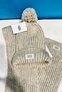 UGG Invierno Grueso Pom Puño Sombrero y Bufanda Gris Claro Conjunto Nuevo con Etiquetas - Imagen 1 de 7