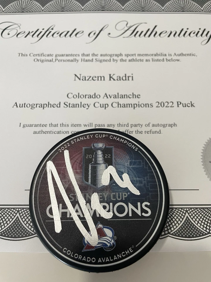 Nazem Kadri Autógrafo Firmado Colorado AVS 2022 Stanley Cup Champs Disco/Estuche Certificado de Autenticidad Foto 1 de 1