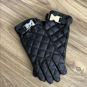 Prada Quilted Engraved Silver Logo Buckle Cashmere Lined 7.5 Gloves - Picture 1 of 12