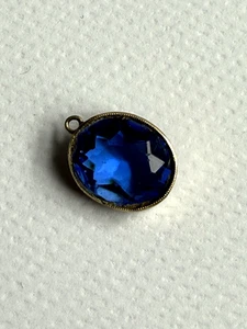 VINTAGE 9CT GOLD PENDANT. FACETED BLUE PASTE CABOCHON - Picture 1 of 4
