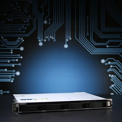 QNAP Turbo Station TS-435XeU-8G // 2x 10Gb SFP+, 2x Gb LAN, 2x 250 GB NVMe - Bild 1 von 3