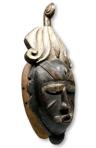 Una Ligbe africana altamente stilizzata - Foto 1 di 7
