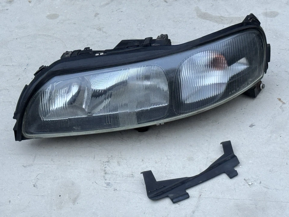 Volvo V70 II Scheinwerfer Frontscheinwerfer Links 89004805, 8620686 Original - Bild 1 von 4