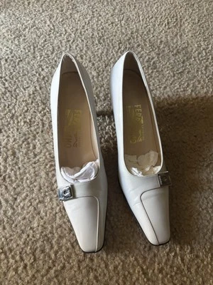 Zapatos de salón vintage Salvatore Ferragamo para dama talla 7,5 Bianco becerro suivre Foto 1 de 4
