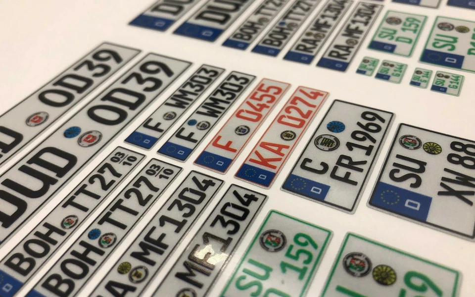 2er Set REFLEKTIERENDE WUNSCH- KENNZEICHEN EU - 1:10 RC Modellbau Crawler - Bild 1 von 1