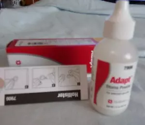 NIB Hollister #7906 Adapt Stoma Powder 1 oz Powder "Puff" Bottle - Picture 1 of 4