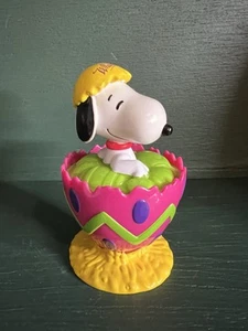 Peanuts-Snoopy Sitting in Pink Easter Egg-Whitman's-Vintage - Picture 1 of 4