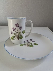 Vintage Takahashi 7,75" Salatteller mit 4,25" Teetasse mit lila Wildblumen - Bild 1 von 6