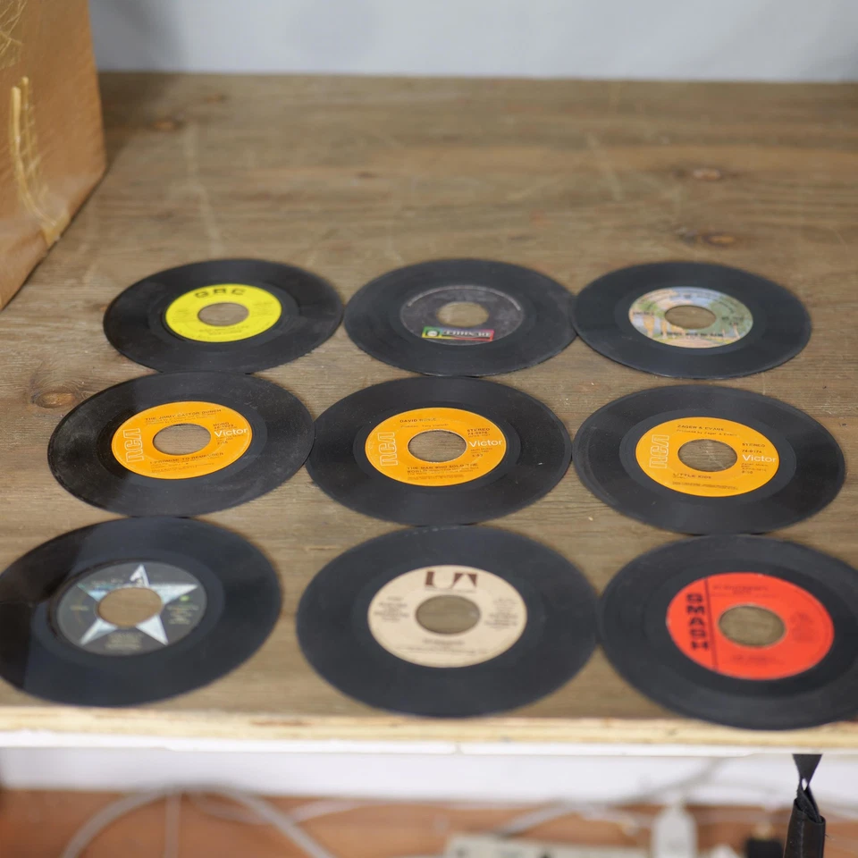 Vintage 45 RPM Record Lot Bowie America Ringo ELO Three Dog Night Zager & Evans - Imagem 1 de 4