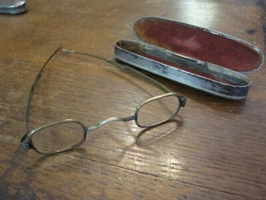 19th C. Eye glasses in Oval German Silver plate Frames in Tin Case - Picture 1 of 12