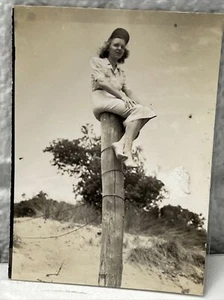 FOTOGRAFÍA VINTAGE AÑOS 30 1940 MUJER DAMA POST SEGUNDA GUERRA MUNDIAL - Imagen 1 de 4