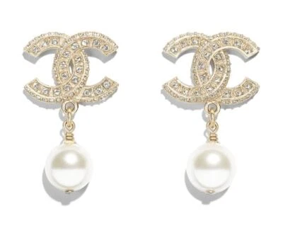 Chanel REV Oro Resina Cristal Perla Blanco Logo CC Distintivo Pendientes Colgantes Foto 1 de 4