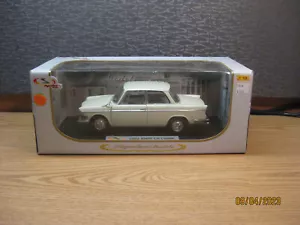 1/18 1962 BMW 2002 LS LUXUS IN WHITE BY SIGNATURE MODELS # 18125 - Picture 1 of 21
