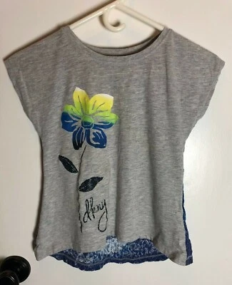 DNKY Camisa Mediana Juvenil Niñas Gris con Espalda de Encaje Azul y Amarillo Foto 1 de 3