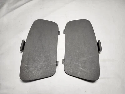 2003 - 2008 Toyota Matrix / Vibe Rear Tail Light Access Covers (OEM) Gray Foto 1 de 4