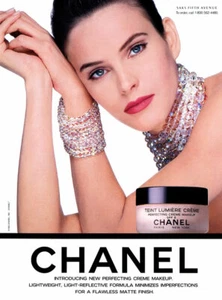 1993 Chanel maquillaje tez crema vintage anuncio de revista de 1 página - Imagen 1 de 1