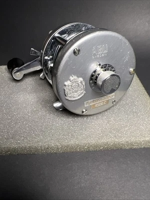 Carrete de fundición de cebo vintage ABU Garcia Ambassadeur 4500C (hecho en Suiza 1977) en muy buena condición Foto 1 de 4