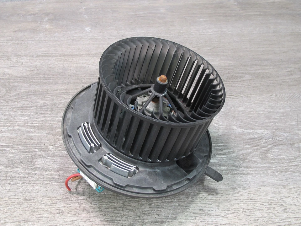 08-13 BMW E82 E88 135I A/C MOTOR VENTILADOR AQUECEDOR AR CONDICIONADO COM RESISTOR FABRICANTE DE EQUIPAMENTO ORIGINAL - Imagem 1 de 4