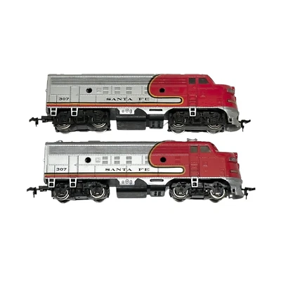 BACHMANN HO SCALE 307 SANTA FE F9 DIESEL LOCOMOTIVE - LOT OF 2 - Image 1 of 4