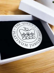 Queen's Platinum 70th Jubilee Memorabilia Neuheit Münze Geschenk Edelstahl - Bild 1 von 2