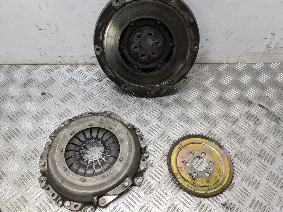 MINI ONE COOPER R50 (R53?) Volante y placa de presión 2003 Foto 1 de 4