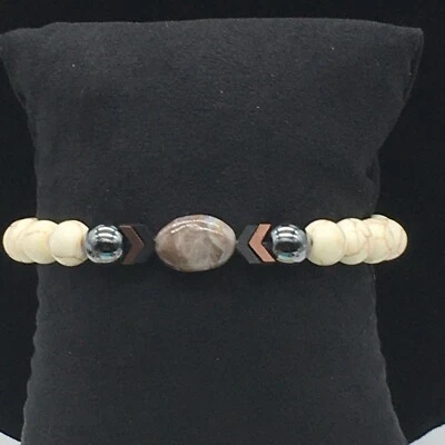 Brazalete Rústico Lauren Howlite Ágata Oscura Focal Elastizado Hematita Logo Dije Foto 1 de 4