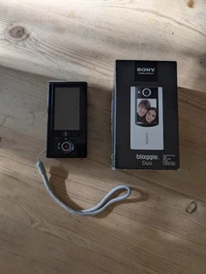 Sony MHS-FS2 HD Bloggie Duo Dual Screen Digital Camera Still & Video Camcorder - Picture 1 of 16