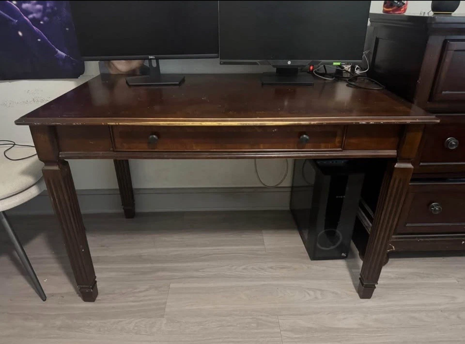 Classic Wooden Desk – Sturdy & Stylish - Image 1 of 1