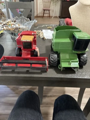 2 Vintage Ertle Combine Type Vehicles John Deere & International To Restore! - Image 1 of 4