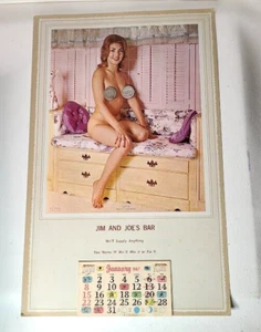 1967 Pinup Kalender Jim and Joes Bar 16" Pin Up Risque - Bild 1 von 12