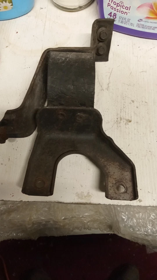 Colgador silenciador lado izquierdo Lincoln Mark VII, Continental, Thunderbird Foto 1 de 1