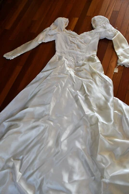 Vintage Beaded Wedding Bridal Dress Sz 12 10 70s Beautiful Long Train - Image 1 of 4