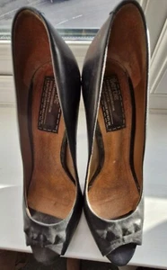 lovely elegant black leather peep toe shoes. slight damage to heel. - Picture 1 of 5