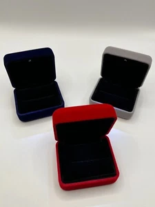Kompakte Verlobungsring Box mit LED Licht Samt Taschenformat Ehering Box - Bild 1 von 16