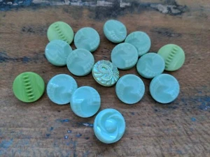 ♥Nr.41-Alte Glasknöpfe Neugablonz grüner Mix DM 18 mm 16 Stück ♥ - Bild 1 von 1