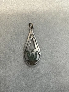 Colgante de colección estilo navajo turquesa y coral aplastamiento astillas incrustación águila encanto K24 - Imagen 1 de 9