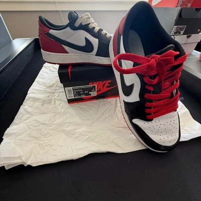 Talla 7 - Air Jordan 1 Retro OG Puntera Baja Negra Foto 1 de 4