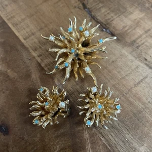 Vintage goldfarbene Sunburst Brosche mit künstlichem Türkis & Perlenakzenten Clip Ohrring - Bild 1 von 3