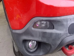 Used Turn Signal / Parking Light Assembly fits: 2016 Jeep Renegade Park Lamp-Tur - Picture 1 of 24