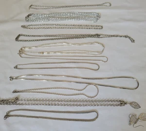 LOTTO 11 collane a catena moderne tono argento: corda, lumaca, rullo, cavo, serpentina - Foto 1 di 14